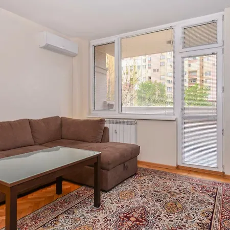 Comfortable One Bedroom In A Lively Area | Zona B5 | Russian Square Apartment
